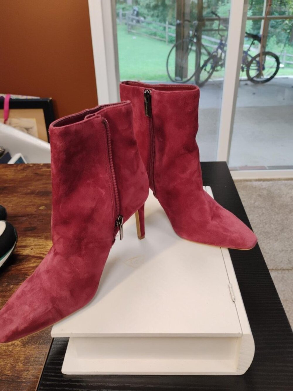 Vince Camuto Burgundy Suede Pointed Toe Ankle Boots Size 5.5 M NWOB
